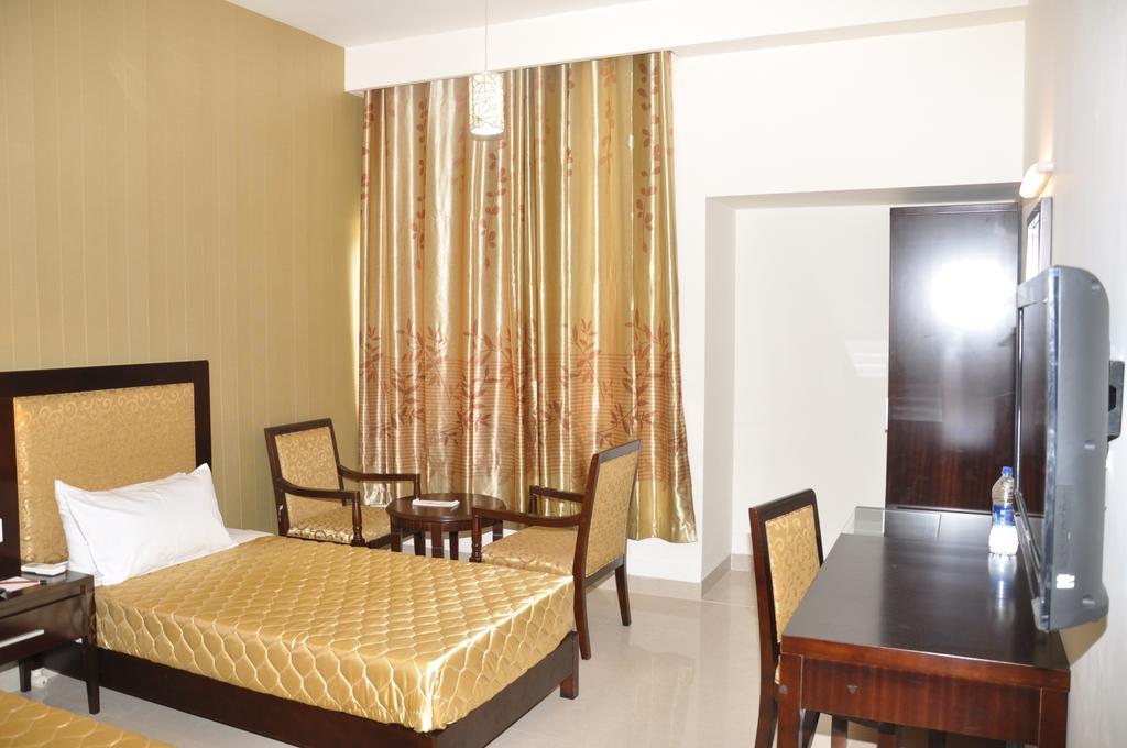 Hotel Alps Residency Krishnagiri Esterno foto